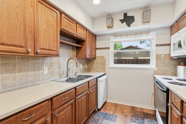 2318 Valleywood Drive, Carrollton, TX 75006
