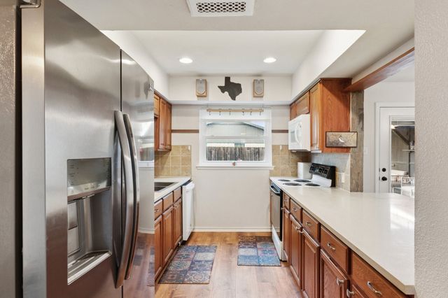 2318 Valleywood Drive, Carrollton, TX 75006