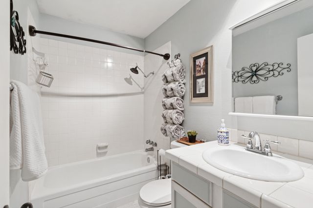 2318 Valleywood Drive, Carrollton, TX 75006