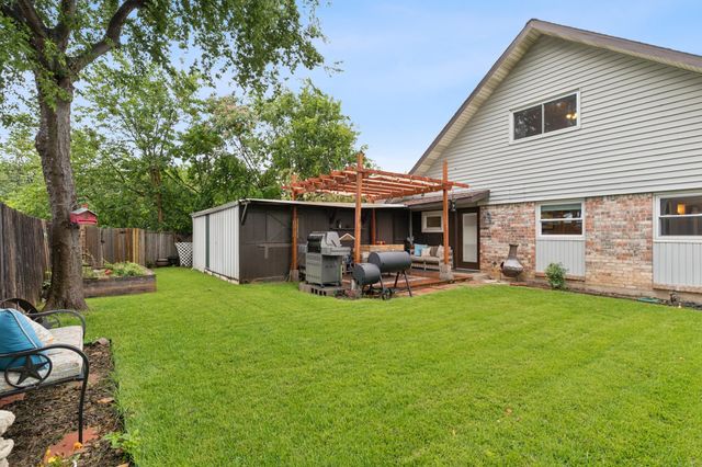 2318 Valleywood Drive, Carrollton, TX 75006