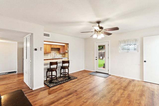 2318 Valleywood Drive, Carrollton, TX 75006