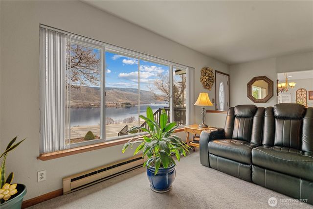2548 Entiat Way, Entiat, WA 98822
