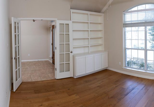 7917 Menler DR, Austin, TX 78735