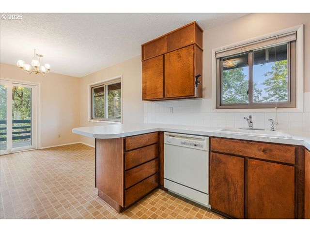 11420 Sw TIMBERLINE Dr, Beaverton, OR 97008