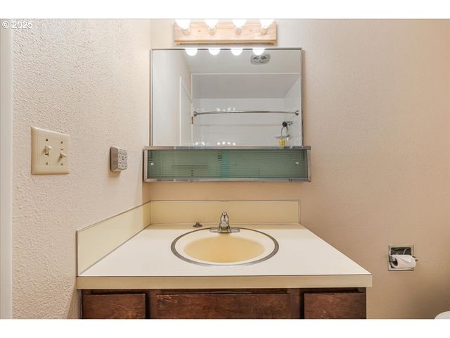 11420 Sw TIMBERLINE Dr, Beaverton, OR 97008