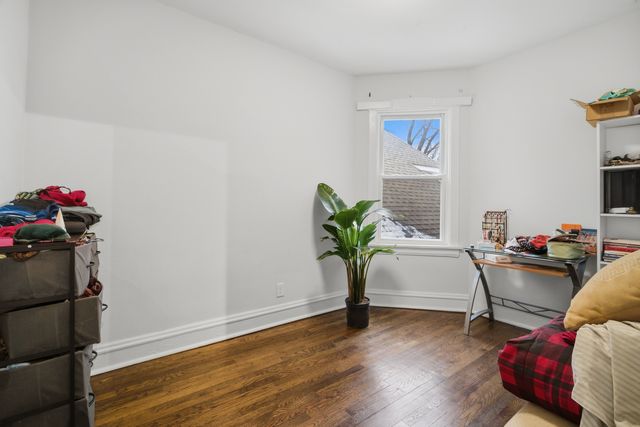 4045 W Nelson Street, Chicago, IL 60641