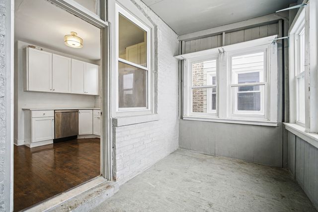 4045 W Nelson Street, Chicago, IL 60641