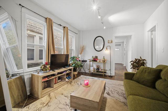 4045 W Nelson Street, Chicago, IL 60641