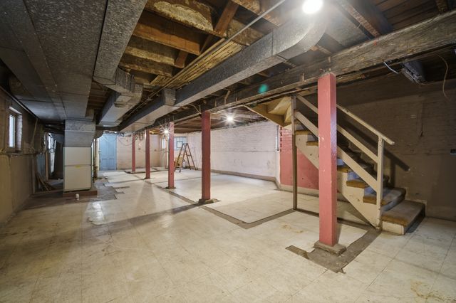 4045 W Nelson Street, Chicago, IL 60641