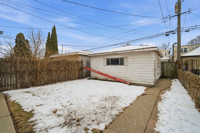 4045 W Nelson Street, Chicago, IL 60641