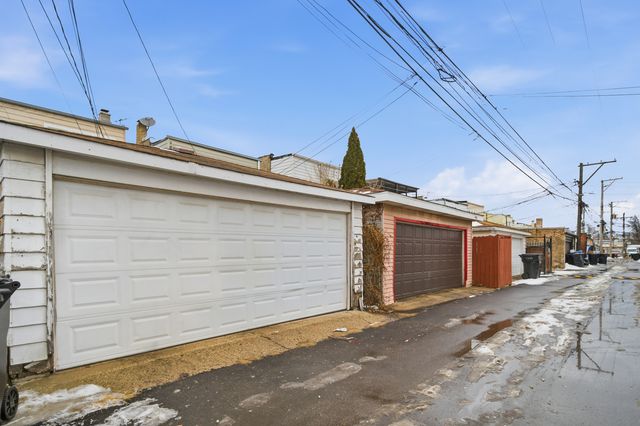 4045 W Nelson Street, Chicago, IL 60641