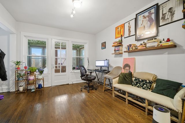 4045 W Nelson Street, Chicago, IL 60641