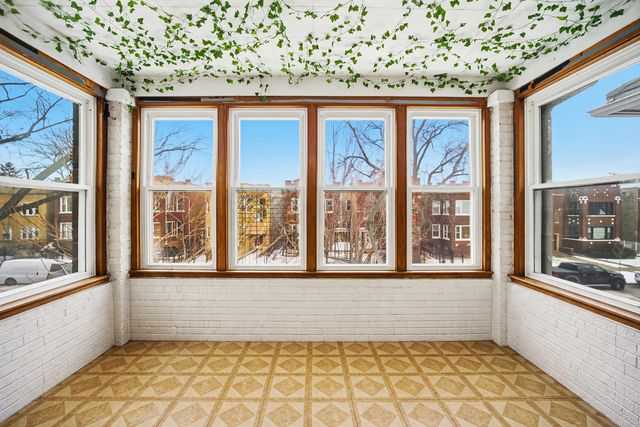 4045 W Nelson Street, Chicago, IL 60641