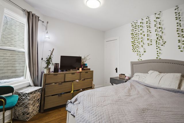 4045 W Nelson Street, Chicago, IL 60641