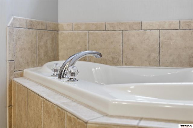 8342 Upton Grey Lane, Lincoln, NE 68516