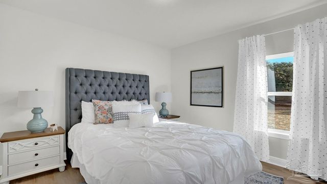 24 Spoonbill St, Cantonment, FL 32533