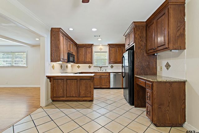 3303 Shenandoah Dr, Tyler, TX 75701