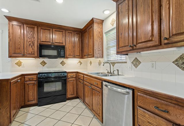 3303 Shenandoah Dr, Tyler, TX 75701