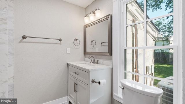 105 E WASHINGTON ST, Remington, VA 22734