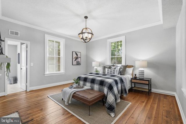 105 E WASHINGTON ST, Remington, VA 22734