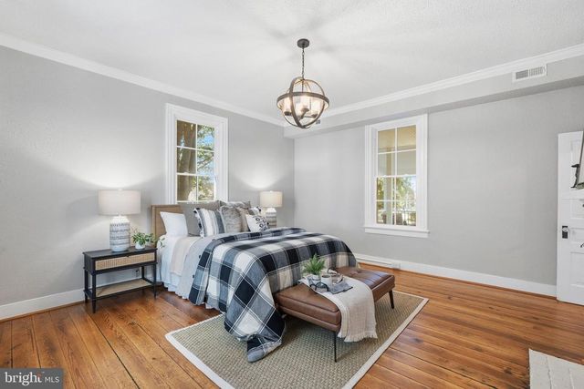 105 E WASHINGTON ST, Remington, VA 22734