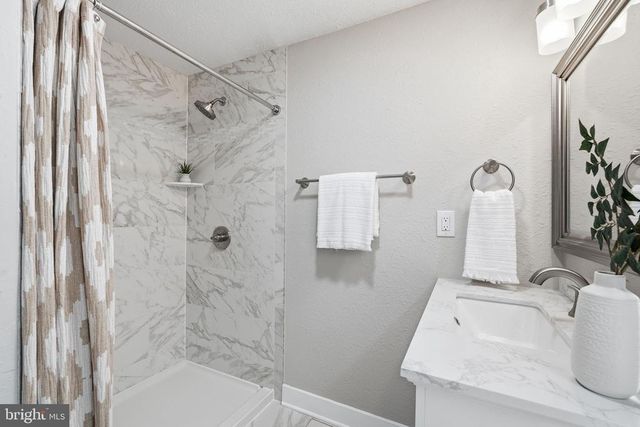 105 E WASHINGTON ST, Remington, VA 22734