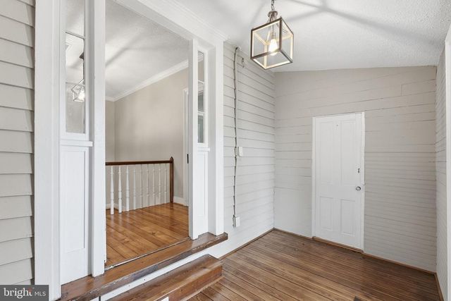 105 E WASHINGTON ST, Remington, VA 22734
