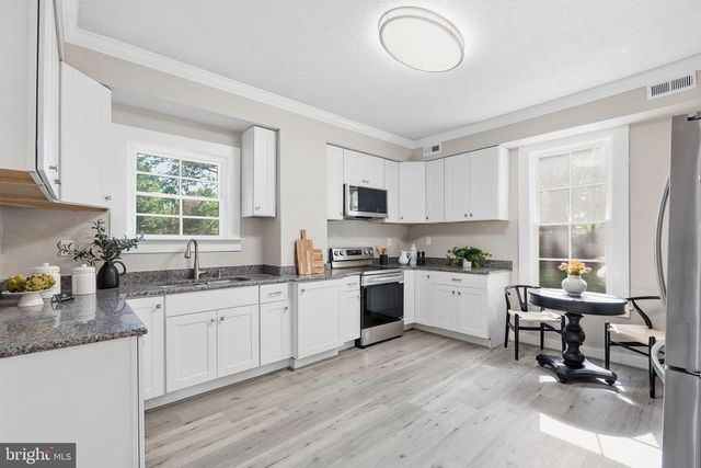 105 E WASHINGTON ST, Remington, VA 22734