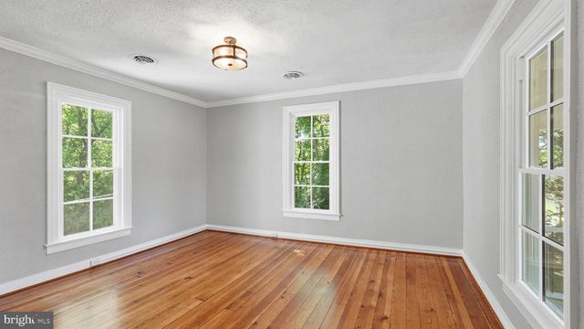 105 E WASHINGTON ST, Remington, VA 22734