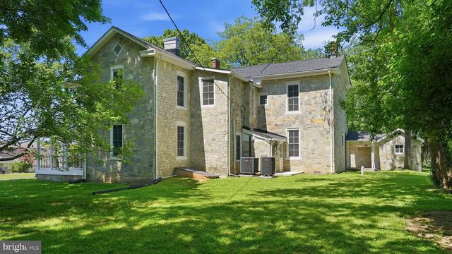 105 E WASHINGTON ST, Remington, VA 22734