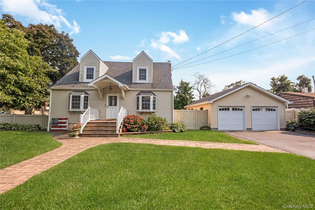 8 N 5th Street, Holbrook, NY 11741 — exterior