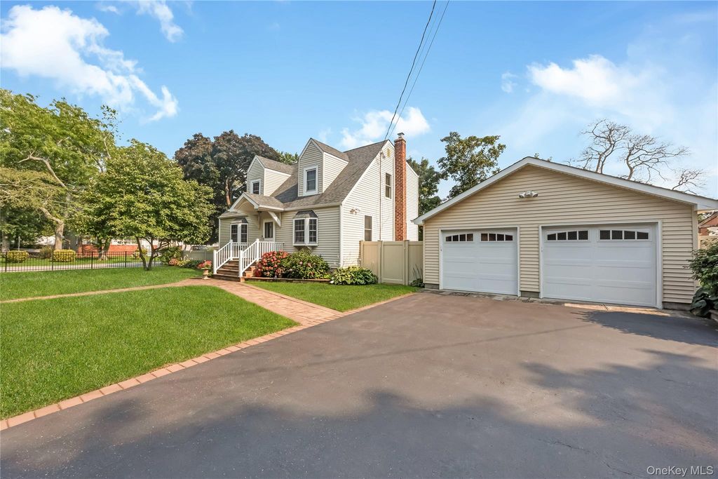 8 N 5th Street, Holbrook, NY 11741 — photo 3