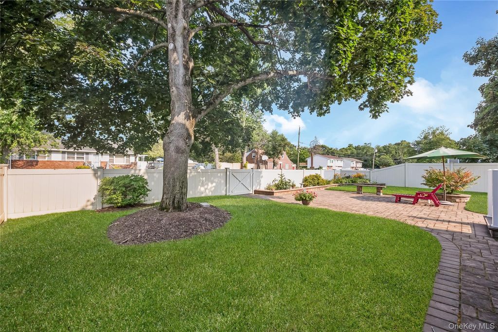 8 N 5th Street, Holbrook, NY 11741 — photo 5