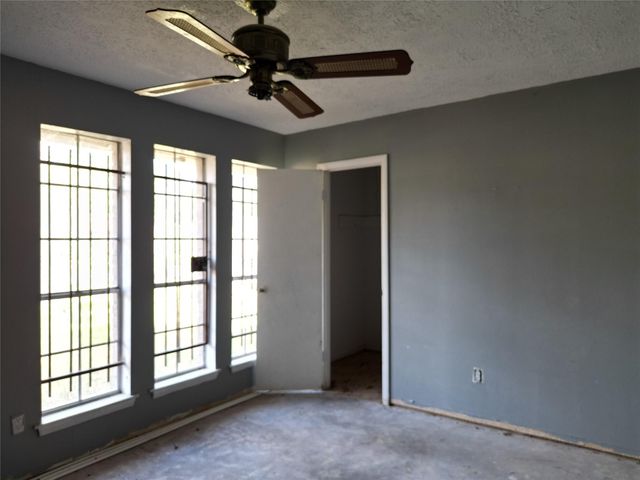 8006 White Swan Drive, Humble, TX 77396