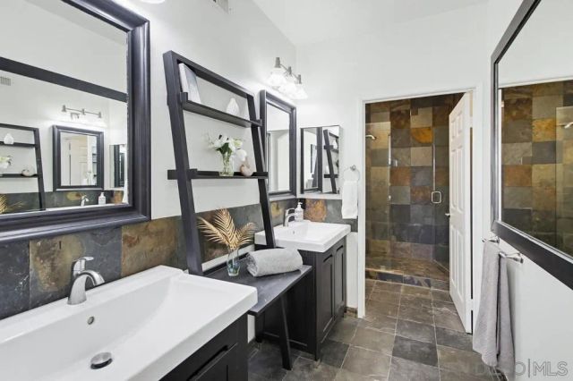 9229 Regents L206, La Jolla, CA 92037