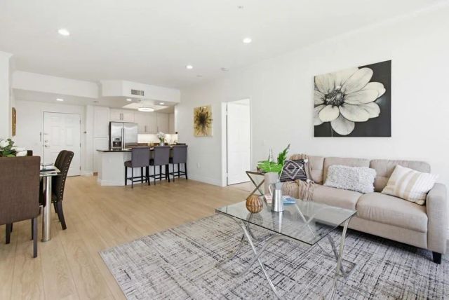 9229 Regents L206, La Jolla, CA 92037