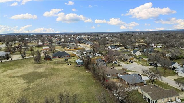 2906 Levi Lane, Bentonville, AR 72712