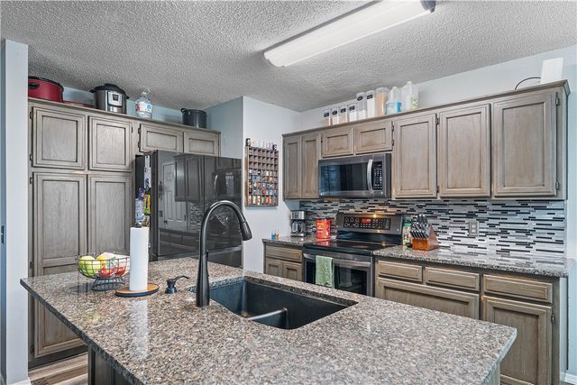 2906 Levi Lane, Bentonville, AR 72712