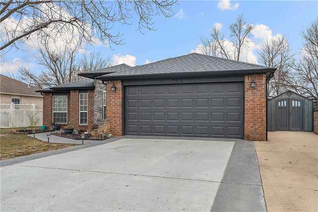 2906 Levi Lane, Bentonville, AR 72712