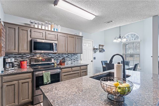 2906 Levi Lane, Bentonville, AR 72712