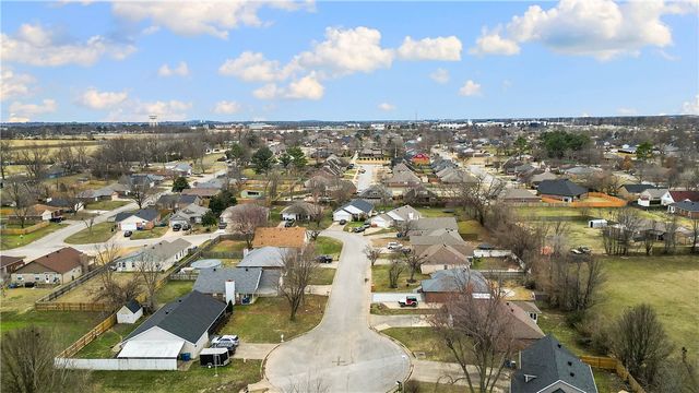 2906 Levi Lane, Bentonville, AR 72712