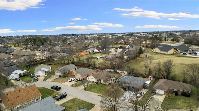 2906 Levi Lane, Bentonville, AR 72712