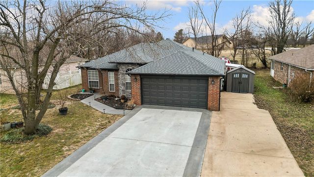 2906 Levi Lane, Bentonville, AR 72712