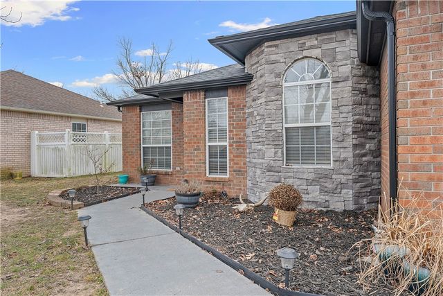 2906 Levi Lane, Bentonville, AR 72712