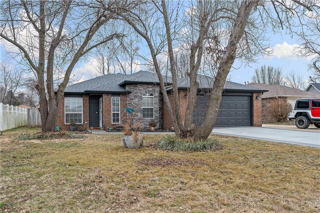 2906 Levi Lane, Bentonville, AR 72712