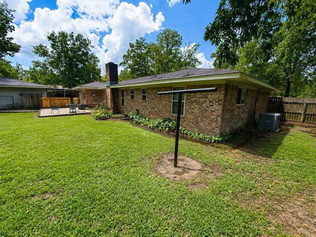 220 County Road 441, Dayton, TX 77535