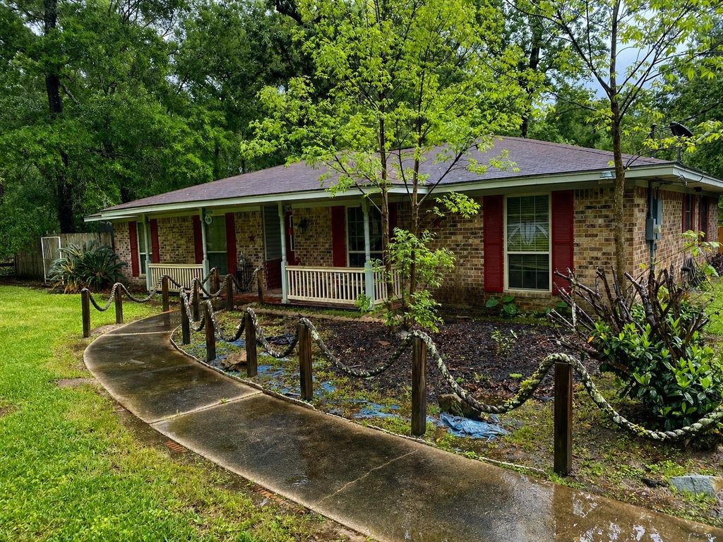 220 County Road 441, Dayton, TX 77535