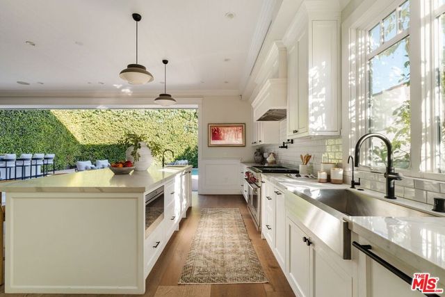 822 N Genesee Avenue, Los Angeles, CA 90046