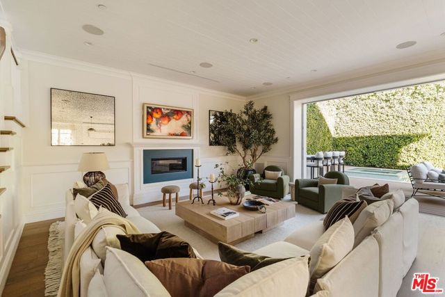 822 N Genesee Avenue, Los Angeles, CA 90046