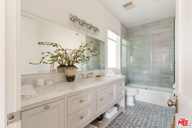 822 N Genesee Avenue, Los Angeles, CA 90046